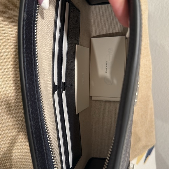 Gucci Navy and Black GG Canvas Pouch - Picture 5 of 7